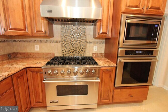 Building Photo - 10208 Sorrel Ave