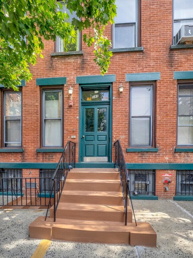 Building Photo - 343 4th St