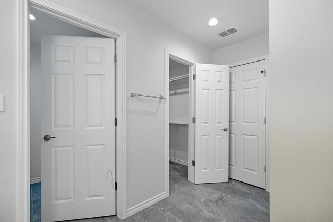 Building Photo - 4518 Edgemont Dr