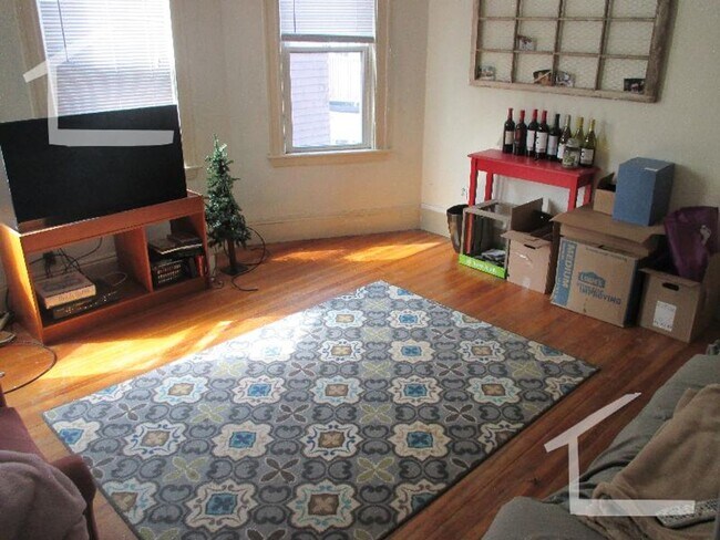 Building Photo - 9/1 No Fee! Spacious Lower Allston 3BR