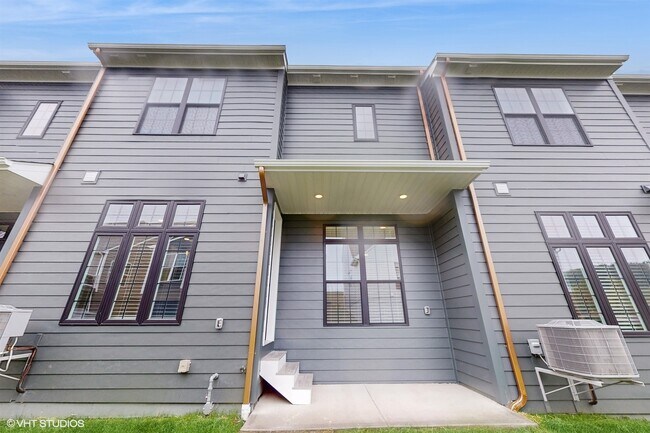 Building Photo - 314 E Lake St