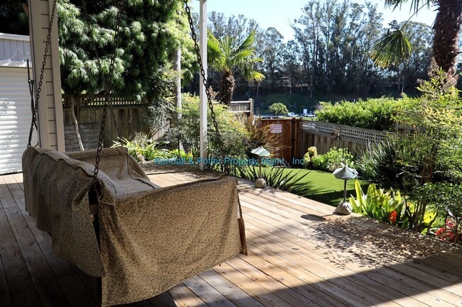 Building Photo - Furnished Yacht Harbor Retreat