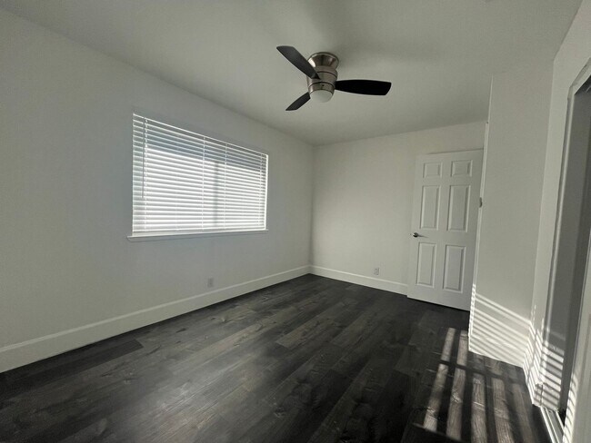 Building Photo - 004