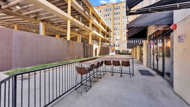 Building Photo - 500 S Ervay St