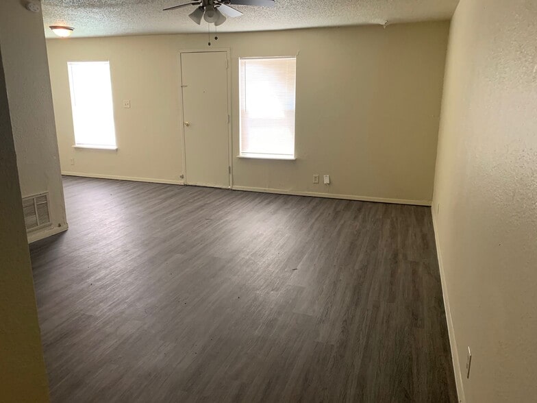 Building Photo - 8305 Garcreek Cir