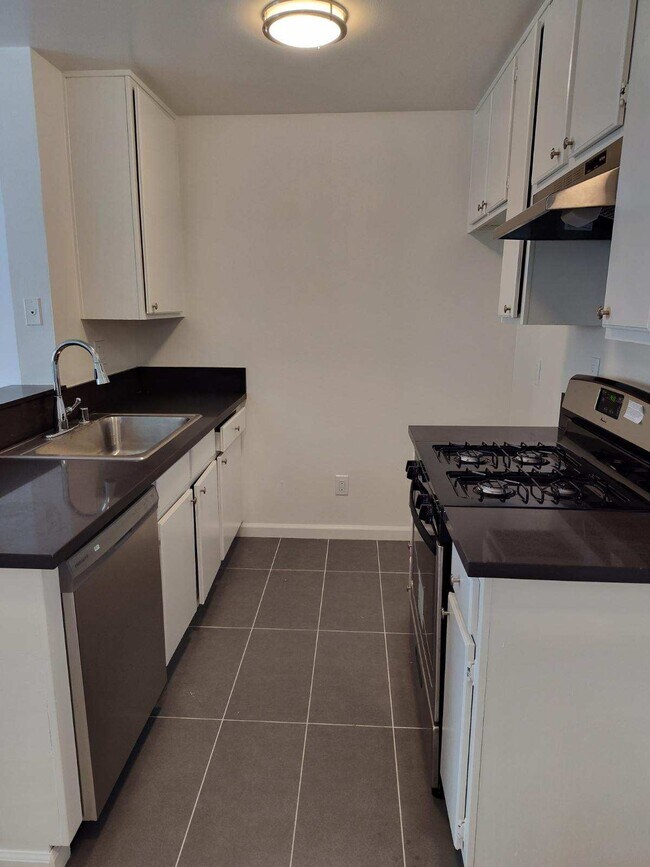 Building Photo - 515 Harvard