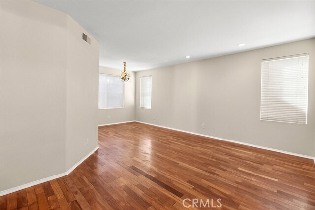 Building Photo - 104 Silver Fox