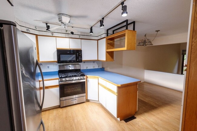 Building Photo - 166 Natchaug Dr