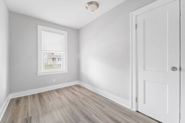 Building Photo - 260 Ardmore Dr