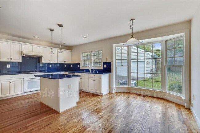 Building Photo - 1805 N Adams St