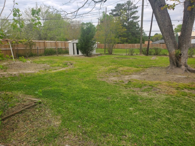 Building Photo - 724 Kings Rd