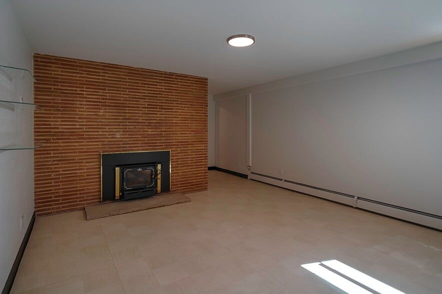 Building Photo - 540 N 83rd St