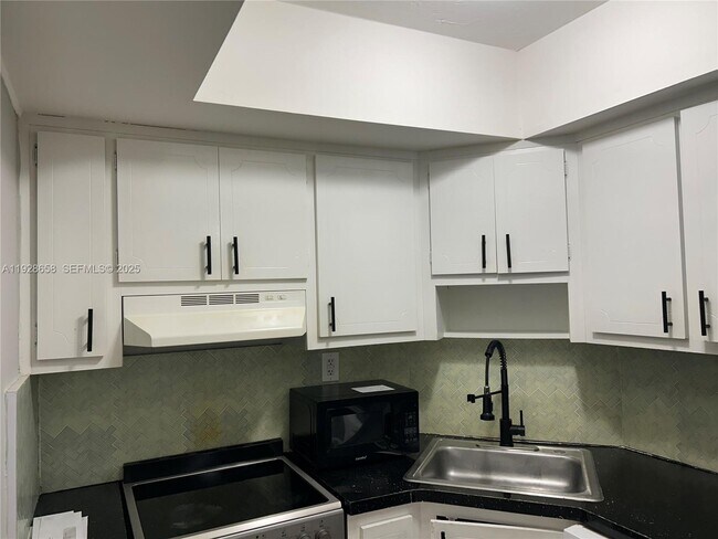 Building Photo - 335 SW 20th St