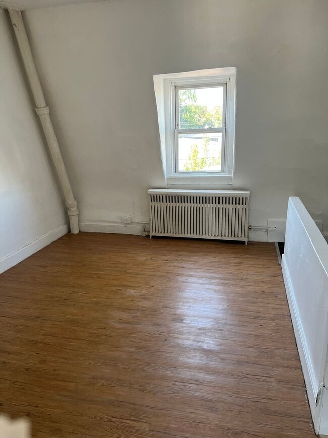 Building Photo - 864 N 6th St