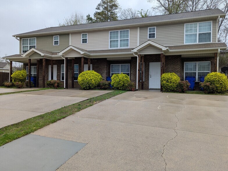 Far left unit in triplex - 2237 Spring Meadow Ln SE
