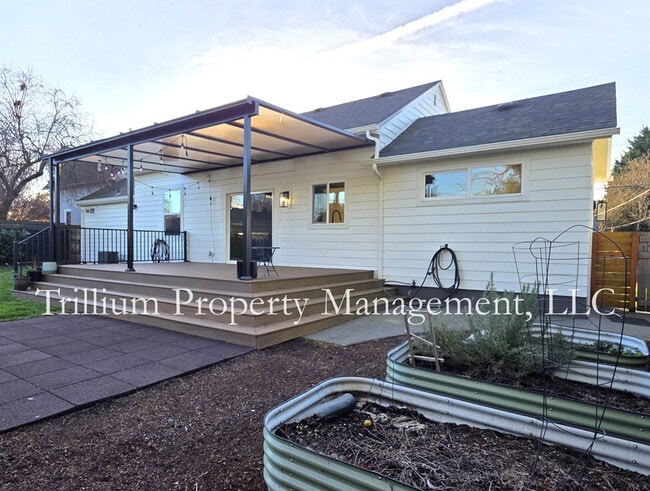 Building Photo - 7020 NE 17th Ave