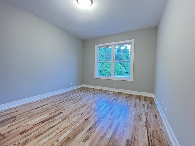 Building Photo - 974 Meadow Ln