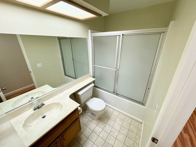 Building Photo - Beautiful 3 bedroom home