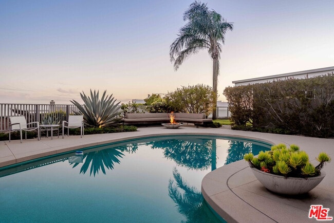 Building Photo - 686 Enchanted Way