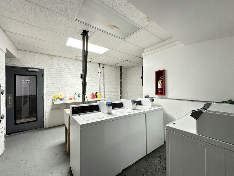 Building Photo - 4349 N Damen
