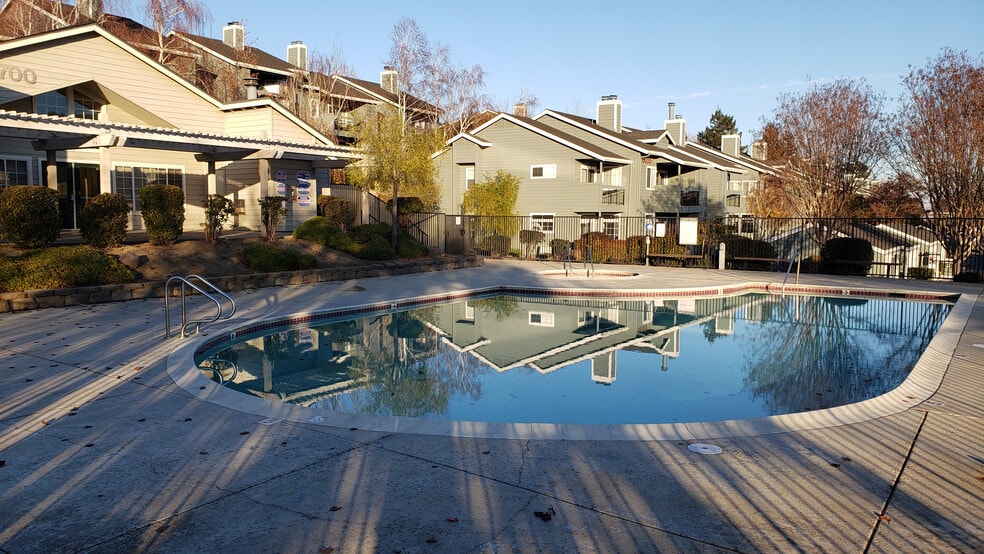 Building Photo - 8170 Mountain View Dr