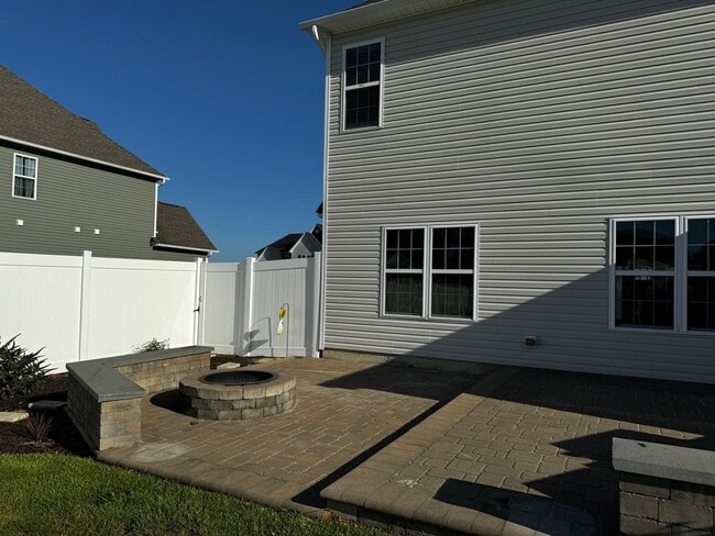 Building Photo - Grand 2 story home in Bluewater Rise