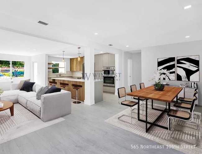 Building Photo - 565 NE 105th St