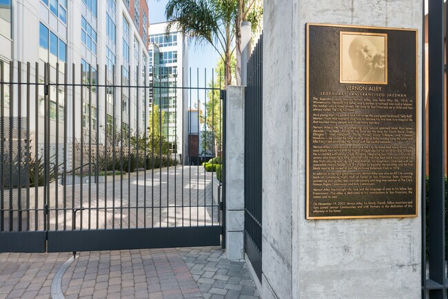 Building Photo - 200 Brannan St