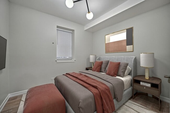 Building Photo - 1635 W Warren Blvd