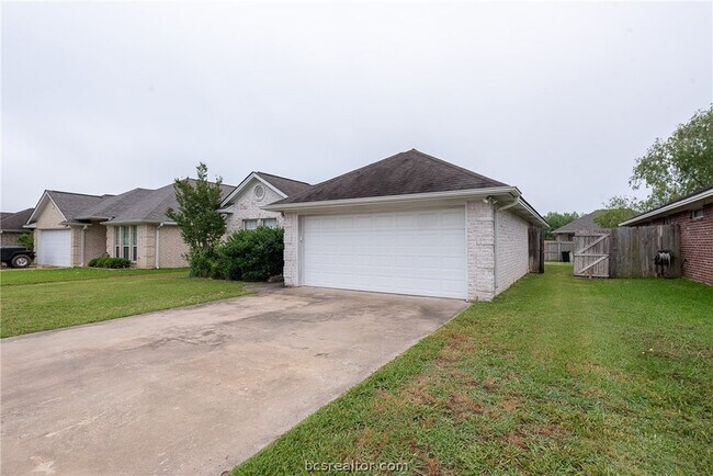 Building Photo - 906 Gardenia St