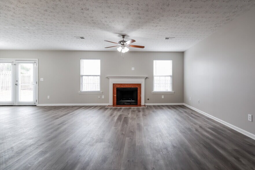 Building Photo - 527 Ives Cir NW