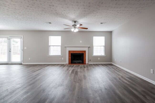 Building Photo - 527 Ives Cir NW