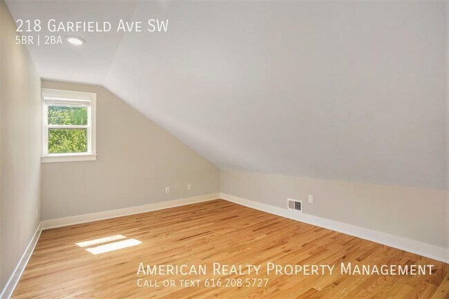 Building Photo - 218 Garfield Ave SW