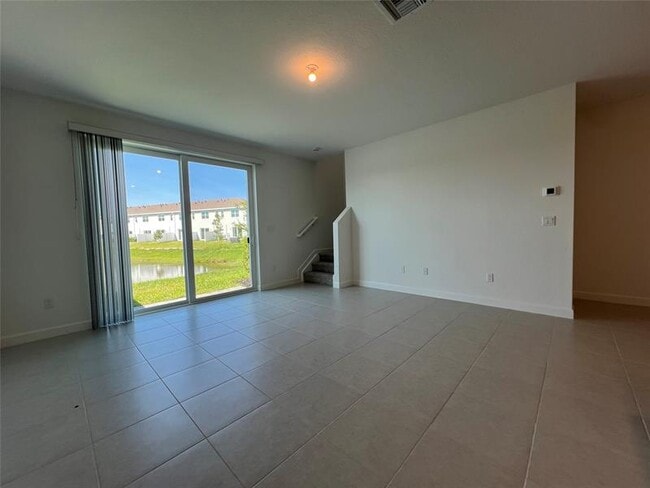 Building Photo - 655 SE Lk Fls St