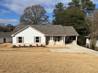 Building Photo - Newly Built 3 Bedroom 2 Bathroom Home in E...