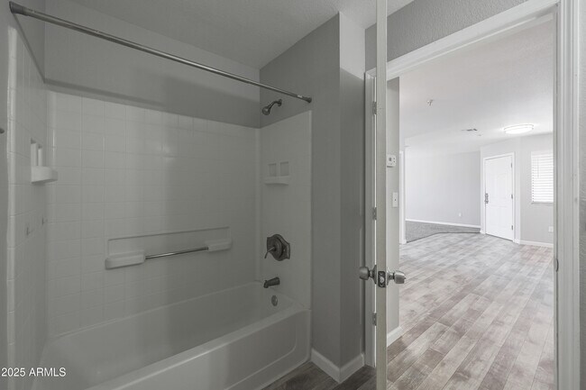 Building Photo - 16033 N 25th St