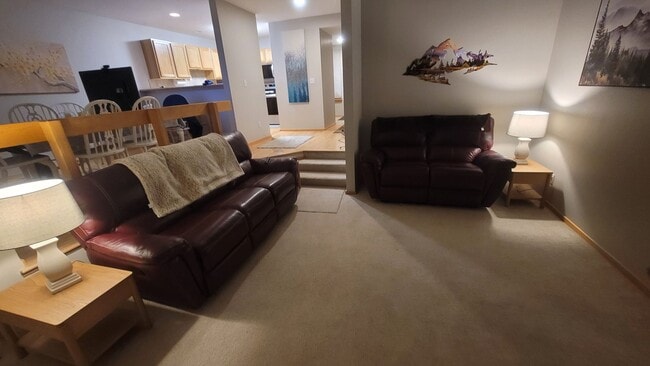 Building Photo - Spacious Townhome with Amazing Views