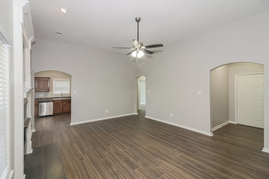 Building Photo - 70 Penny Ln