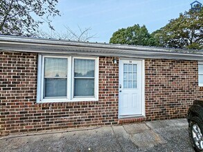 Building Photo - 702 Couch St