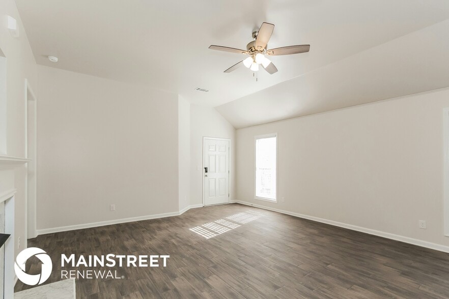 Building Photo - 269 Village Dr