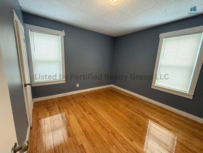 Building Photo - 42 Kilburn St