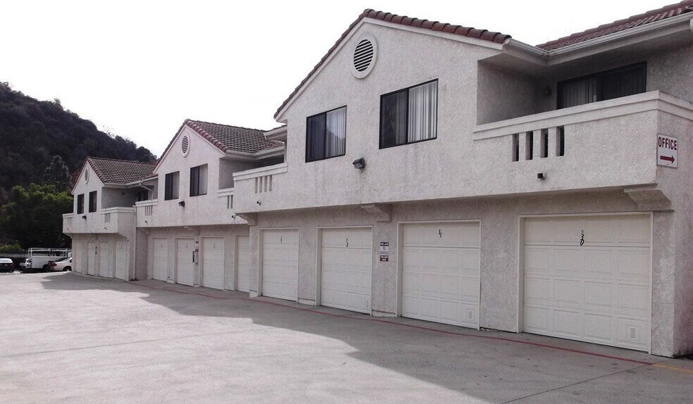 Building Photo - 760 E Rte 66