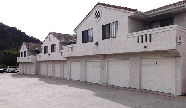 Building Photo - 760 E Rte 66