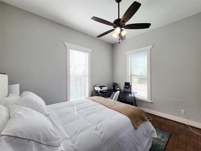 Building Photo - 2604 Cochran St