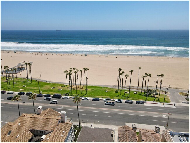 Building Photo - Oceanfront Penthouse in Huntington Beach!!