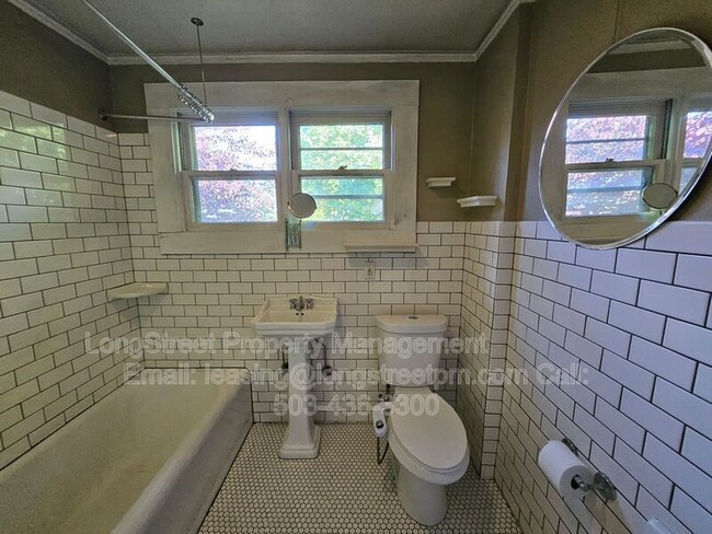 Building Photo - 1402 SE 30th Ave