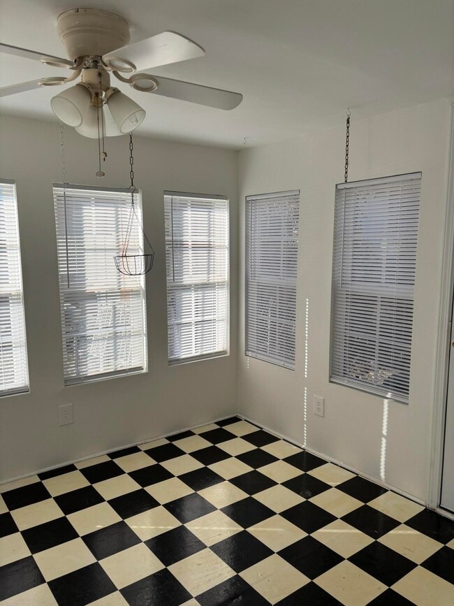 Building Photo - 107 Orange St