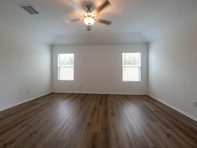 Building Photo - 702 Silver Springs Bend