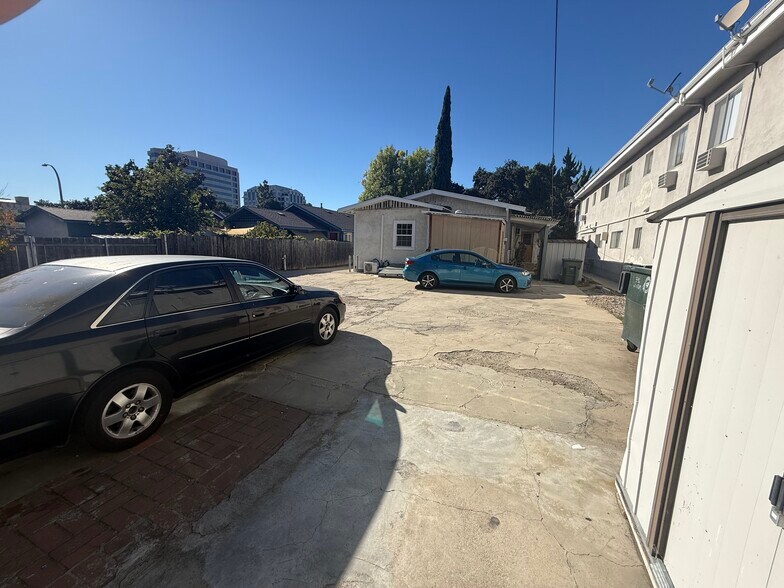 Building Photo - 396 N Mentor Ave