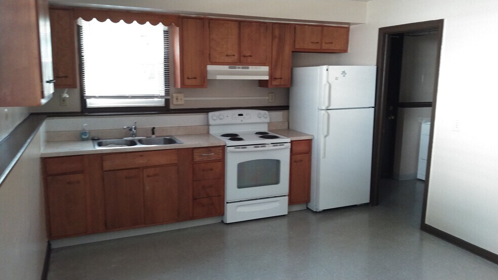 Lower kitchen - 638 Stoddard Ave
